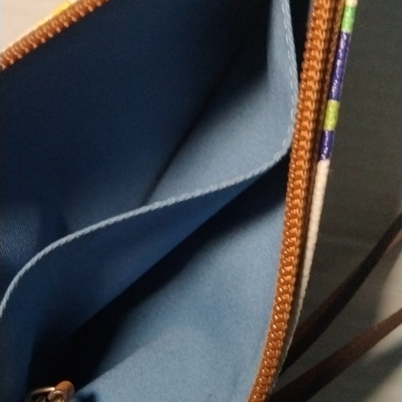 Dooney& Bourke wristlet - Picture 7 of 7
